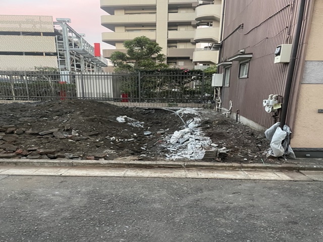 地中埋設物撤去工事(東京都大田区東糀谷)中の様子です。